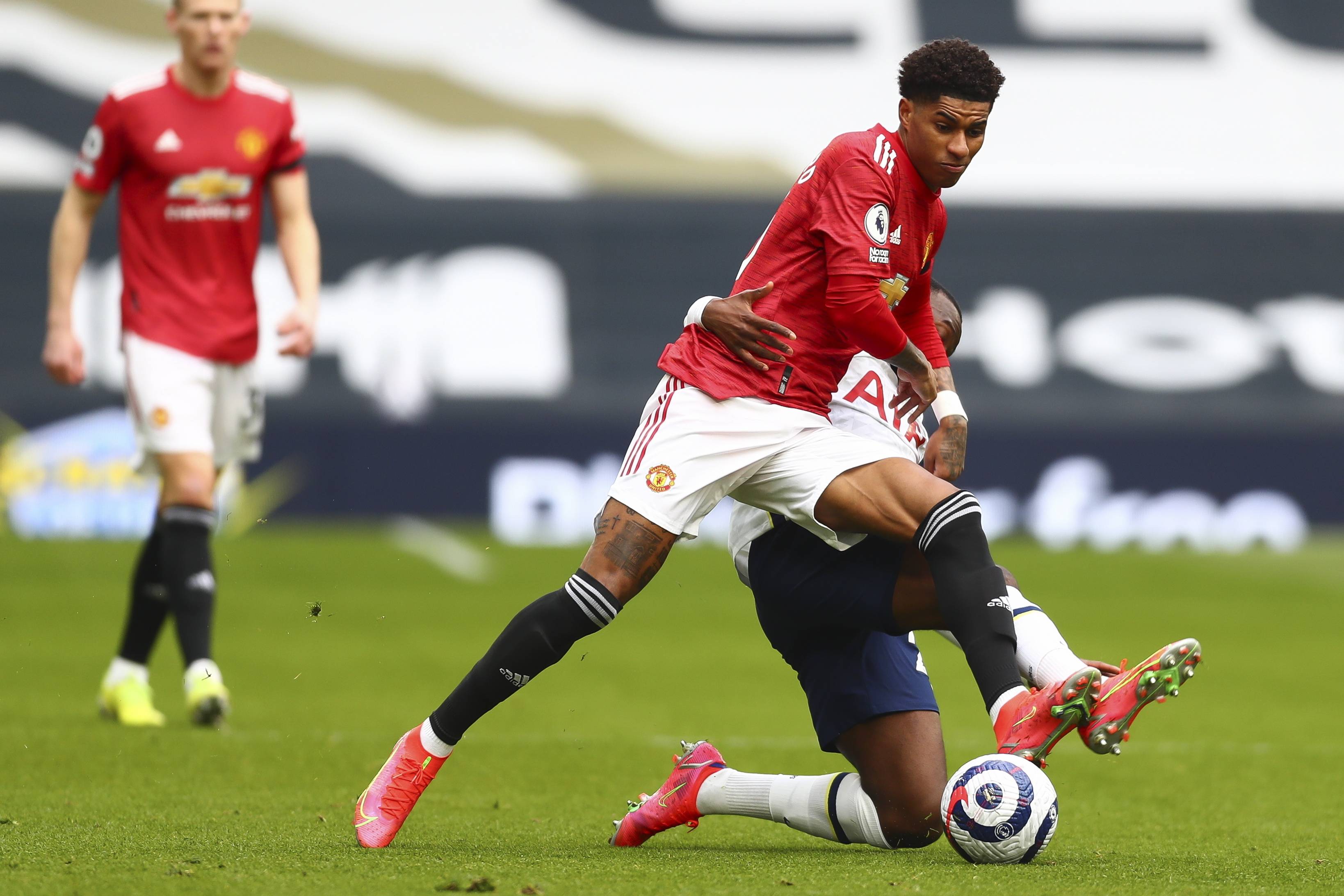 科斯塔依然 科斯塔依然